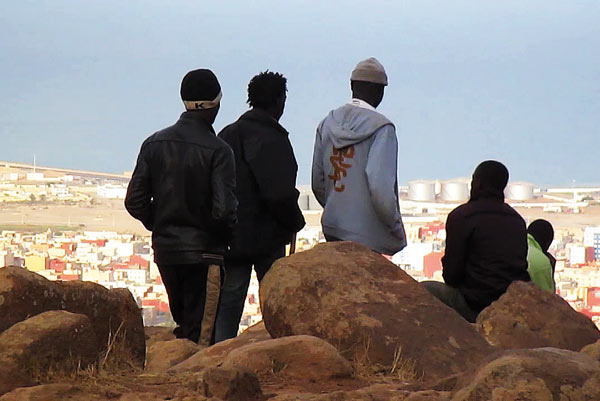 ORE 14.00 | Piazza Cesare Battisti Les Sauteurs Documentario di Moritz Siebert, Estephan Wagner, Abou Bakar Sidibè, Danimarca, 2016, 80 minLa vita di attese di un rifugiato al confine con l’Europa