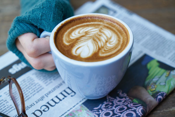 09.30 UHR | Piazza Matteotti Kaffee und Zeitung mit dem DirektorTäglicher Treffpunkt mit tagesfrischen Nachrichten 