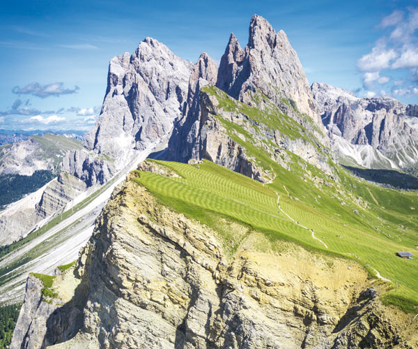 ORE 18.00 | Piazza Matteotti Storie in rilievoLa cultura della montagna 